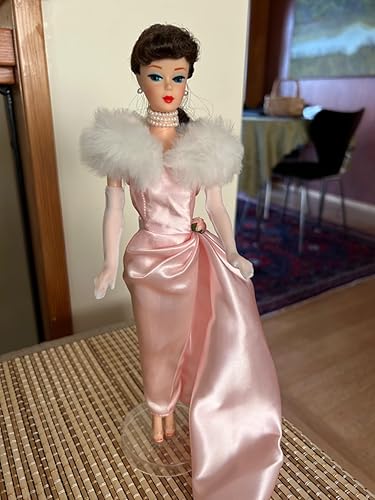 Barbie 1995 Collector Edition 1960 Fashion and Doll Reproduction